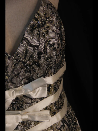 Vintage A-Linien-Halterkleid aus schwarzer Spitze mit Perlen und weißem kurzem Oberteil, ideal für den 18. Geburtstag, Homecoming oder als Cocktailkleid (AS430)