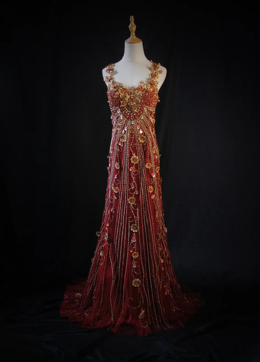 Robe longue bordeaux vintage années 80, coupe trapèze, bustier cœur, ornée d'appliqués de perles, idéale pour un bal de promo ou un 18e anniversaire. Référence AS438.