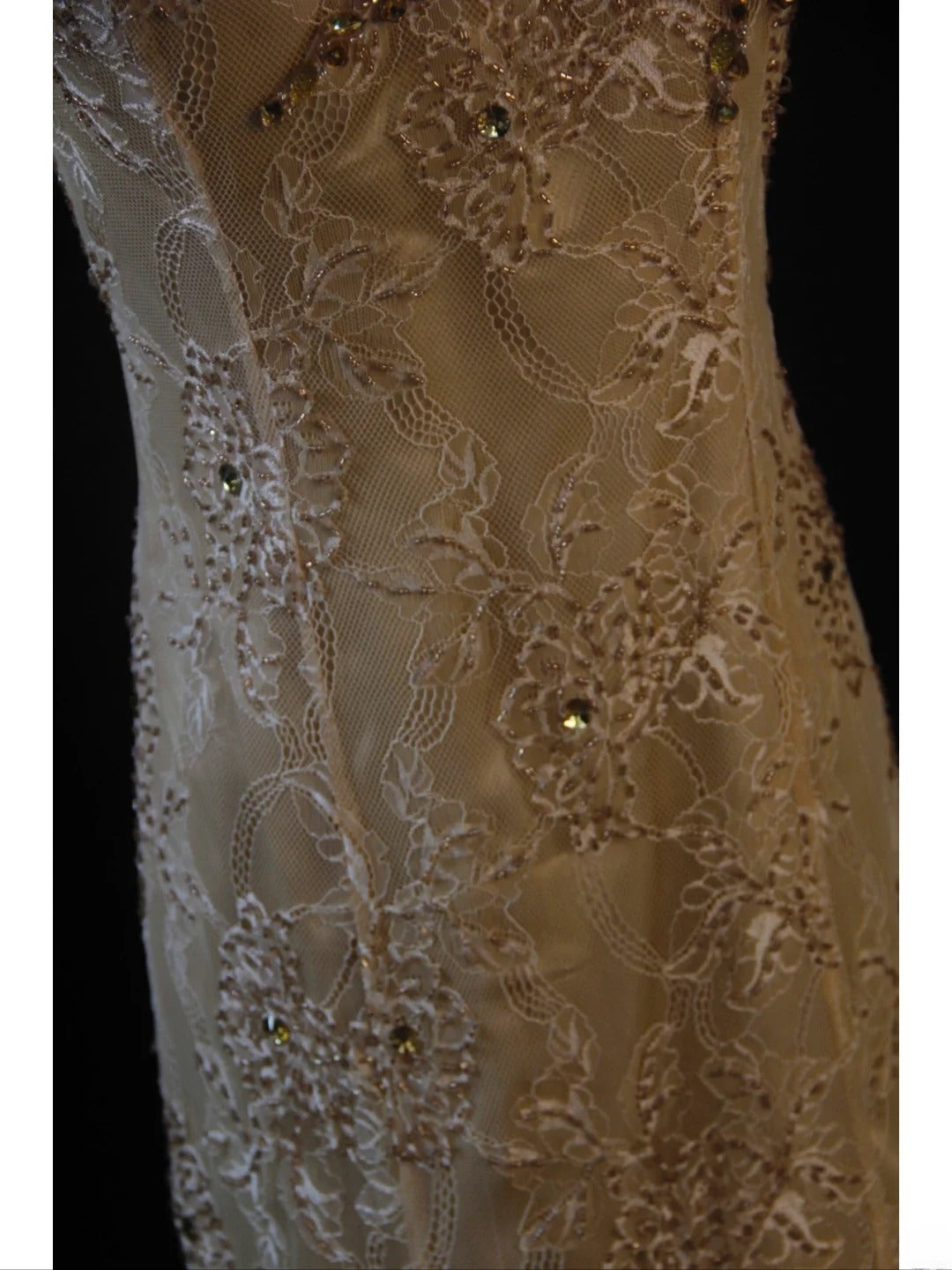 Robe de bal longue sirène rétro années 50, asymétrique, en mousseline jaune ornée de perles dorées et de dentelle. Inspiration pour une tenue de 22 ans ou une robe de soirée (AS440).