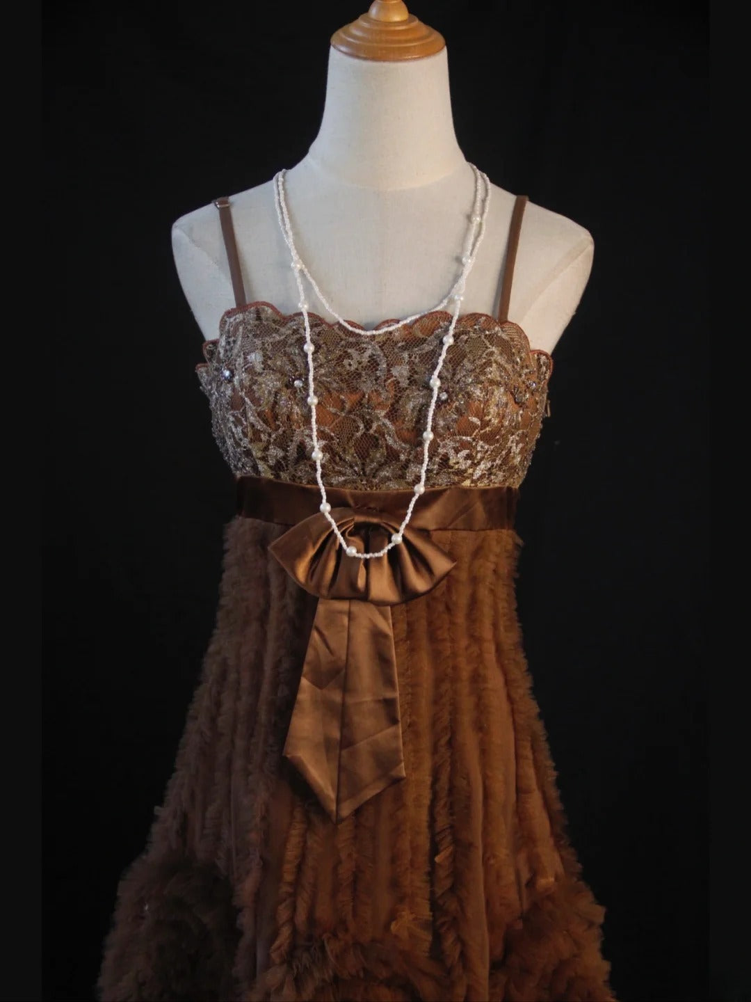 Robe vintage trapèze à fines bretelles en tulle marron et dentelle, idéale pour un 18e anniversaire, un bal de promo ou une soirée cocktail (AS445)