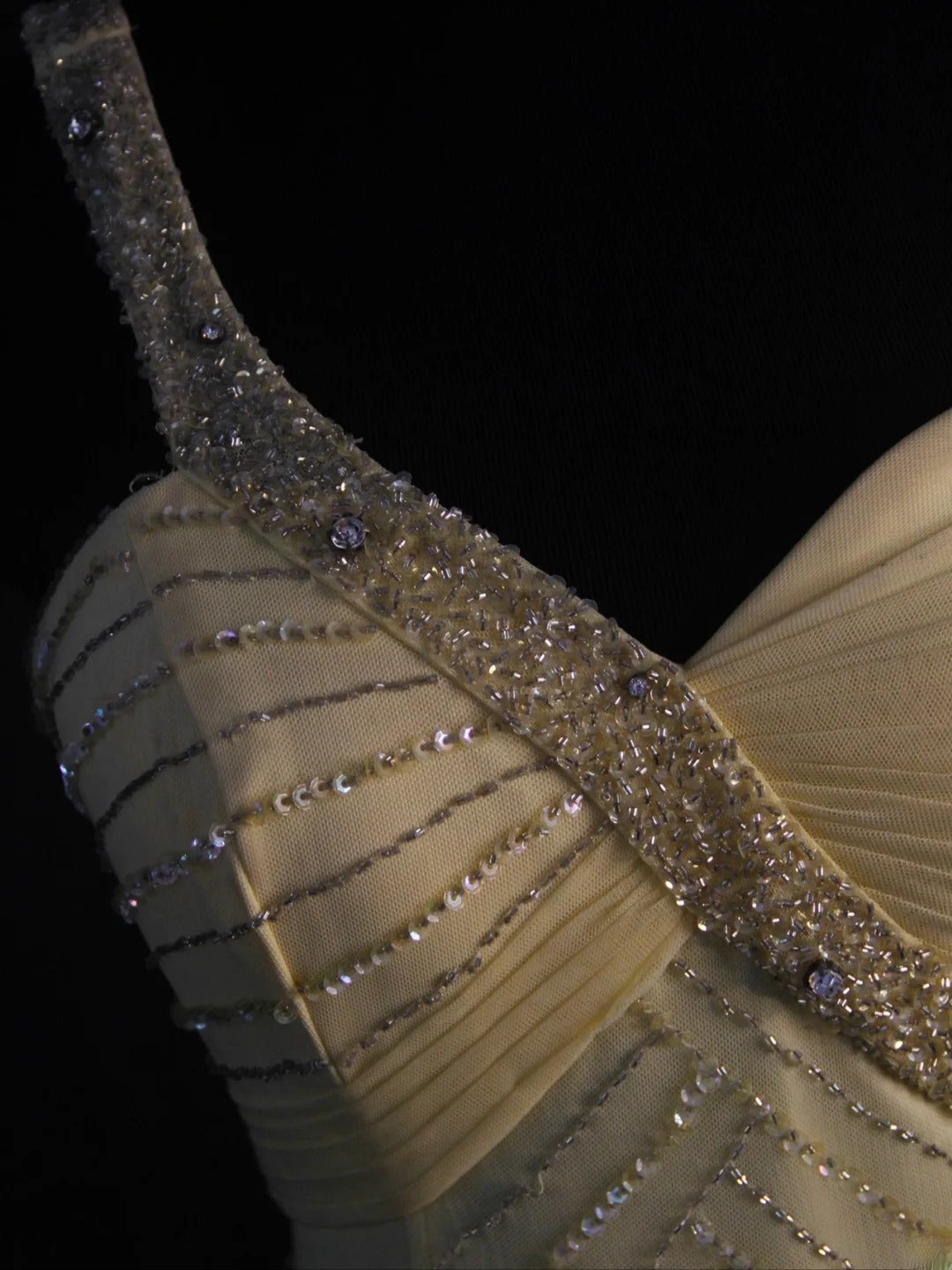 Retro-Meerjungfrauenkleid aus gelbem Chiffon im Stil der 1950er-Jahre mit silbernen Perlen, asymmetrischem Schnitt, langes Abendkleid, Inspiration für den 22. Geburtstag, formelles Kleid AS450