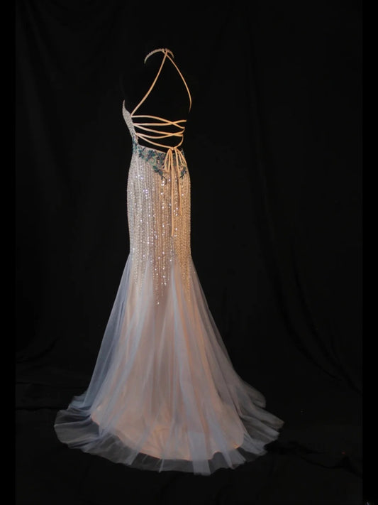 Robe de bal longue style sirène vintage années 70, couleur champagne, dos nu, ornée de perles. Inspiration pour une tenue de 18 ans ou une robe de soirée pour femme (AS456).