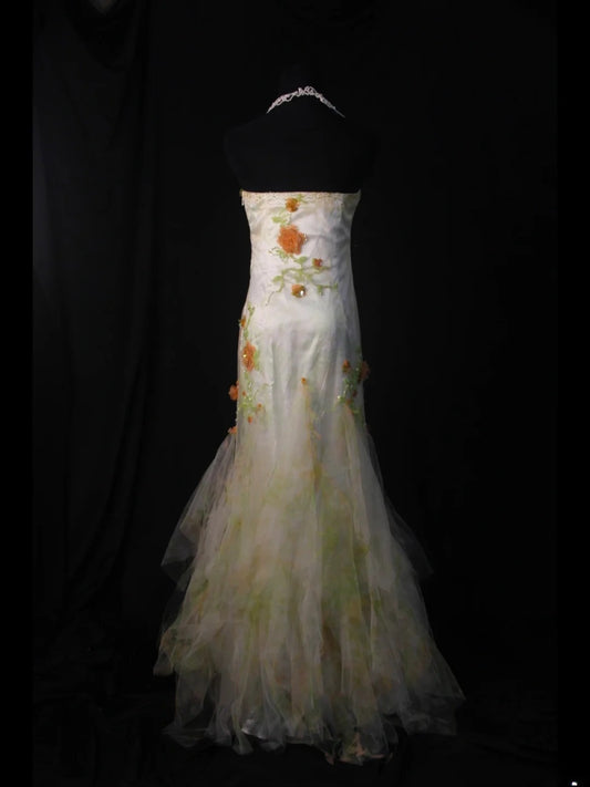 Robe de bal longue sirène vintage sans bretelles en tulle fleuri, style années 1950, avec corsage à volants et superpositions de fleurs. Inspiration pour une tenue de 18 ans ou une robe de soirée (AS459).