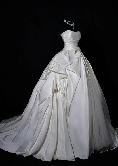 Robe de mariée longue de princesse, robe de bal bustier sans manches en satin blanc avec traîne plissée et nœud papillon AS461