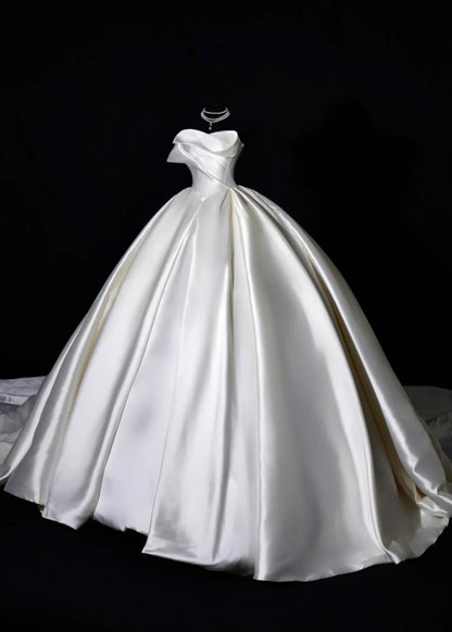 Robe de mariée longue de princesse, robe de bal bustier cœur sans manches en satin blanc avec traîne plissée AS462