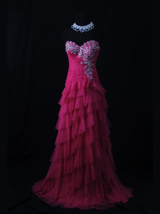 Robe de bal longue vintage années 1950, coupe trapèze, bustier cœur en tulle rose fuchsia, corsage à volants superposés. Inspiration pour une tenue de 18 ans ou une robe de soirée (AS465).