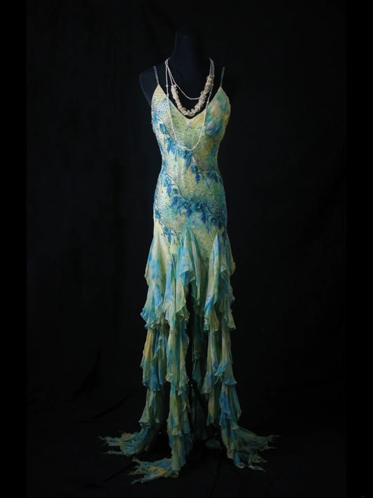 Robe de bal vintage sirène à fines bretelles, en mousseline bleue fleurie, style années 70, ornée de perles. Inspiration pour une tenue de 18 ans ou une robe de soirée pour femme (AS468).