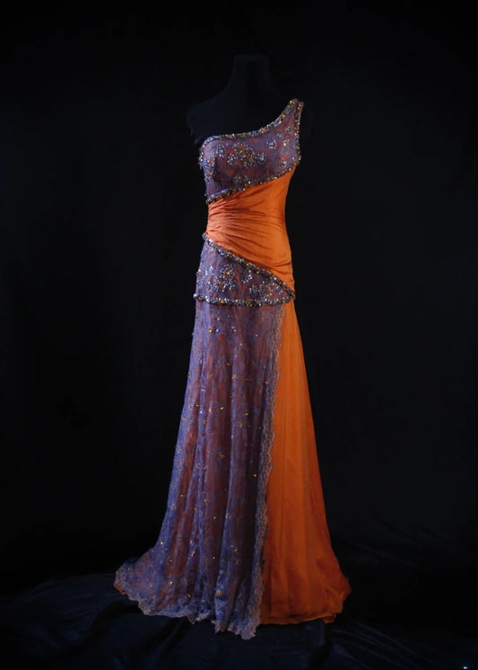 Robe de bal longue vintage sirène à une épaule en dentelle et mousseline orange, style années 80, avec corsage perlé. Inspiration tenue d'anniversaire ou robe de soirée pour femme AS477