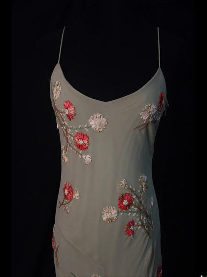 Vintage Etuikleid mit Spaghettiträgern aus grauem Chiffon im Stil der 1950er Jahre – Inspiration für ein figurbetontes Abendkleid zum 18. Geburtstag (AS481)