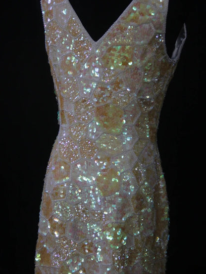 Robe de bal longue et cintrée à sequins, col V, style rétro années 80 - Inspiration tenue pour un 22e anniversaire - Robe de soirée AS495