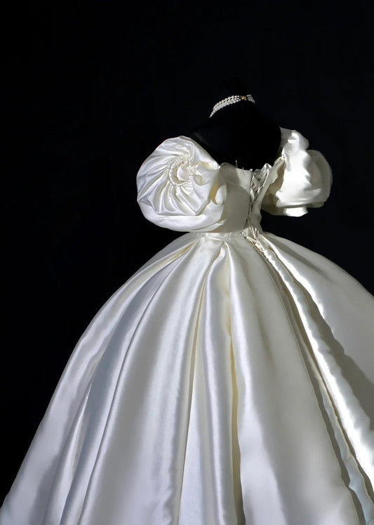 Princess Long Wedding Gowns Ball Gown Sweetheart Sleeveless Satin for Bride With Sleeves Pleated Train White Bridal Dress AS495