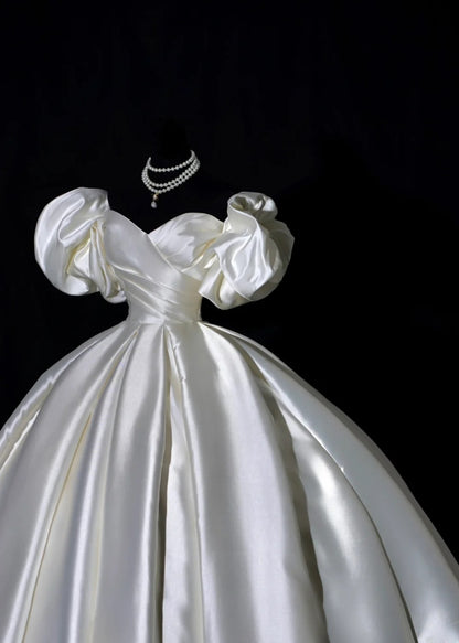 Princess Long Wedding Gowns Ball Gown Sweetheart Sleeveless Satin for Bride With Sleeves Pleated Train White Bridal Dress AS495