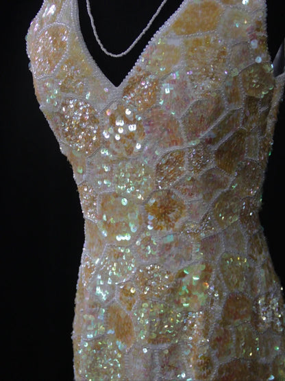 Robe de bal longue et cintrée à sequins, col V, style rétro années 80 - Inspiration tenue pour un 22e anniversaire - Robe de soirée AS495