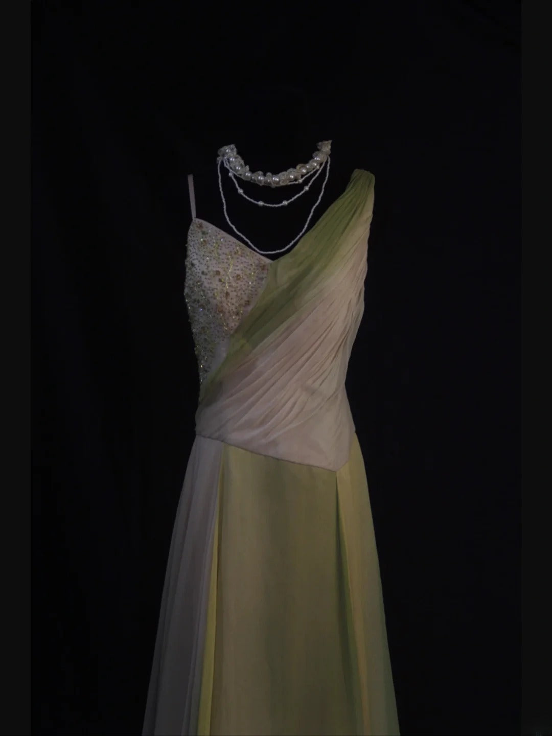 Retro-80er-Jahre-Kleid aus lilagrünem Chiffon mit A-Linie, asymmetrischem Ausschnitt und Perlenstickerei – Inspiration für den 22. Geburtstag – Abendkleid AS496