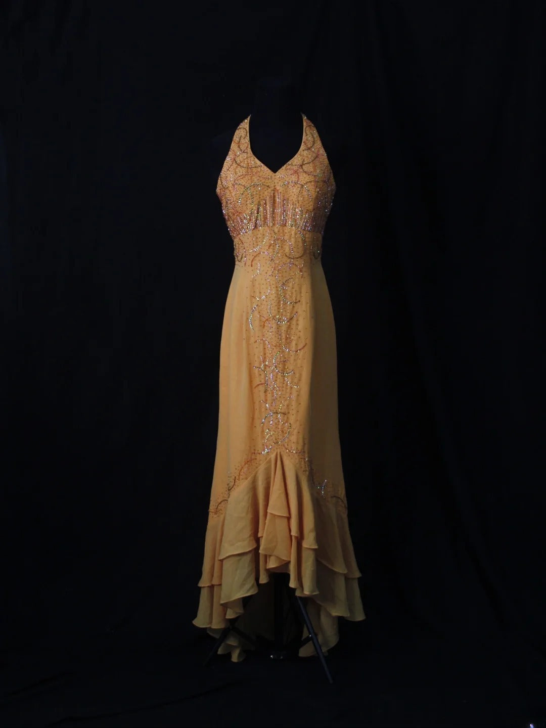 Retro-80er-Jahre-Abendkleid aus orangefarbenem Chiffon mit silbernen Perlen und asymmetrischem Rock, Neckholder, Inspiration für das Outfit zum 22. Geburtstag, formelles Kleid AS498
