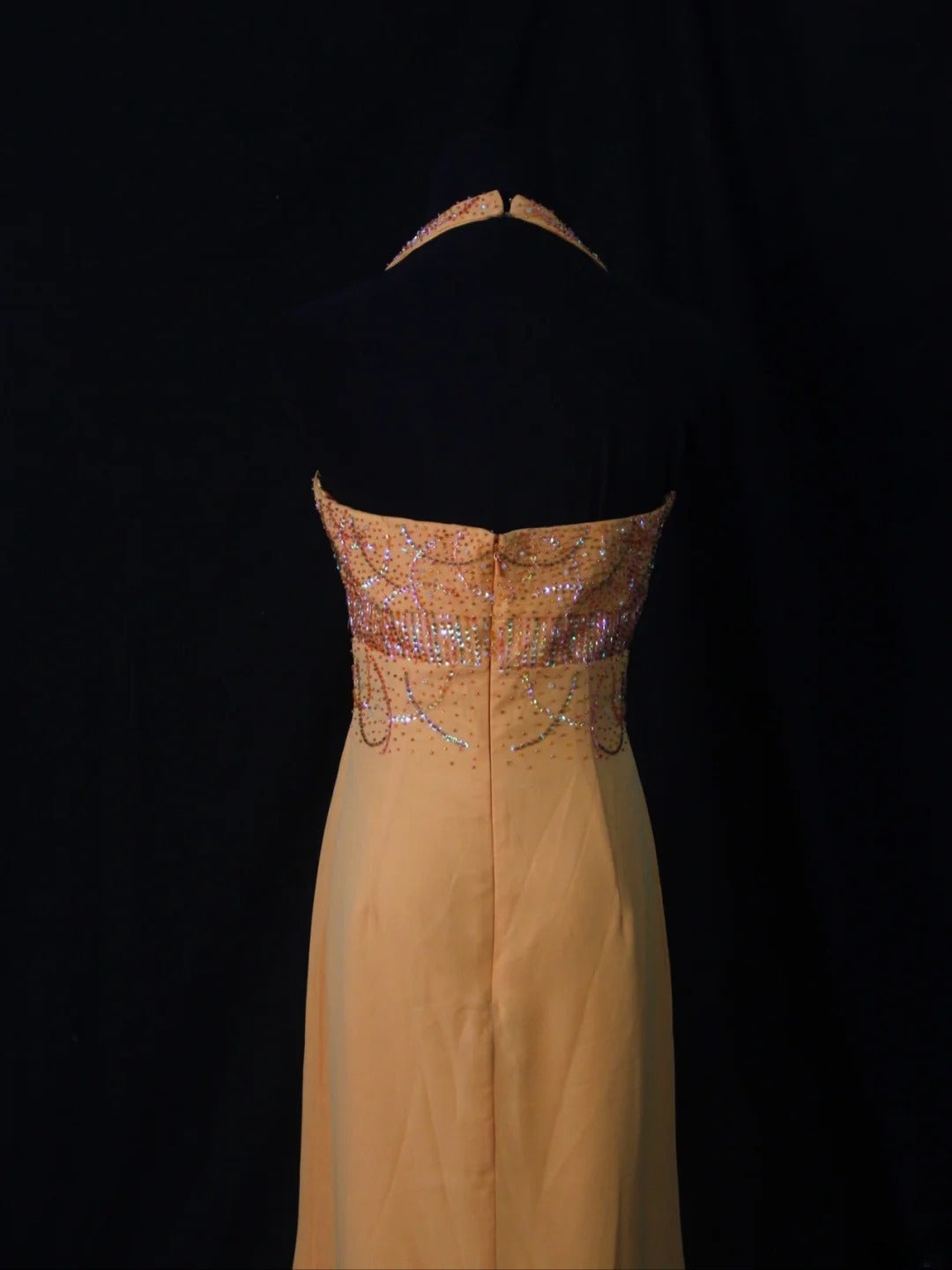 Retro-80er-Jahre-Abendkleid aus orangefarbenem Chiffon mit silbernen Perlen und asymmetrischem Rock, Neckholder, Inspiration für das Outfit zum 22. Geburtstag, formelles Kleid AS498