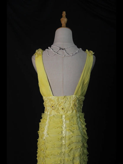Robe fourreau vintage en tulle jaune à col en V et fleurs, idéale pour un 18e anniversaire, un bal de promo ou une soirée cocktail (AS499).