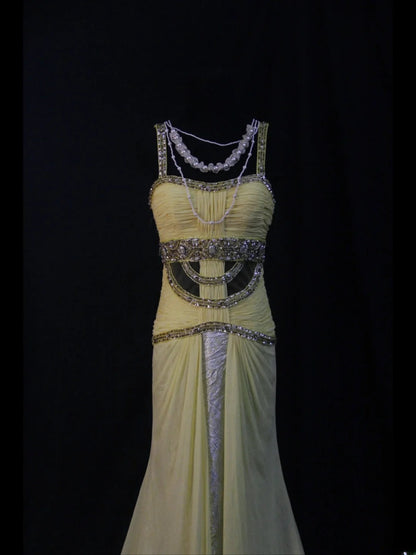 Retro-Abendkleid im Stil der 1950er Jahre: Meerjungfrauen-Träger aus gelbem Chiffon mit silbernen Perlen – Inspiration für ein Outfit zum 22. Geburtstag (AS500)