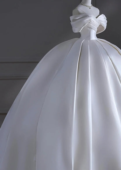Robe de mariée longue de princesse, robe de bal, épaules dénudées, plissée, en satin, avec manches et traîne, blanche, AS506