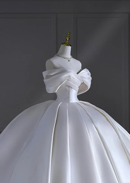 Robe de mariée longue de princesse, robe de bal, épaules dénudées, plissée, en satin, avec manches et traîne, blanche, AS506