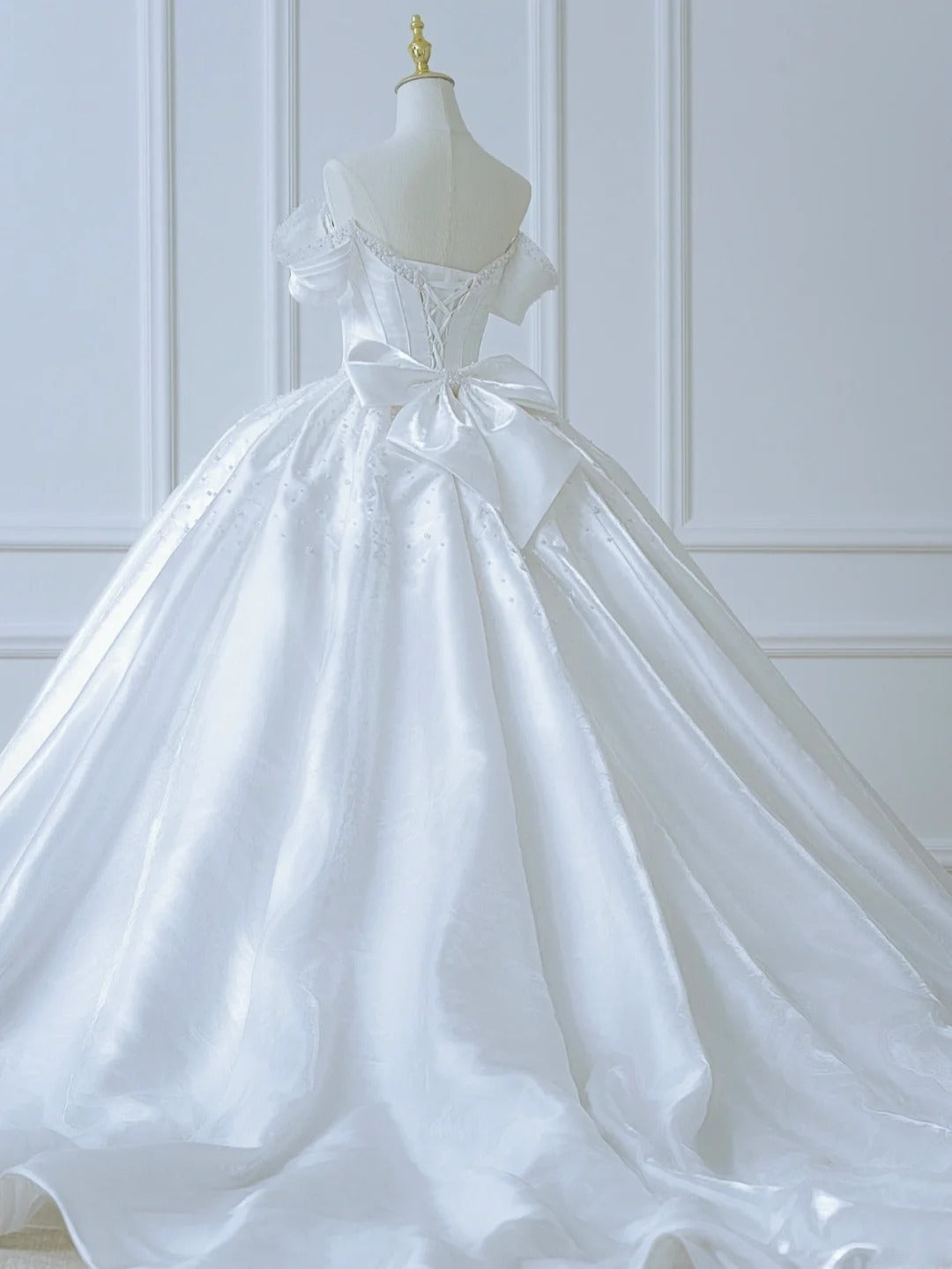 Modest Long Wedding Dresses Ball Gown Off The Shoulder White Satin Style For Bride With Pleated Bodice Train Bridal Dresses AS555