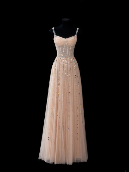 Elegantes, langes, formelles Abendkleid in A-Linie mit Spaghettiträgern aus champagnerfarbenem Tüll – perfekt für Dinnerpartys und festliche Anlässe (AS609).
