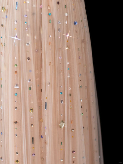 Elegantes, langes, formelles Abendkleid in A-Linie mit Spaghettiträgern aus champagnerfarbenem Tüll – perfekt für Dinnerpartys und festliche Anlässe (AS609).