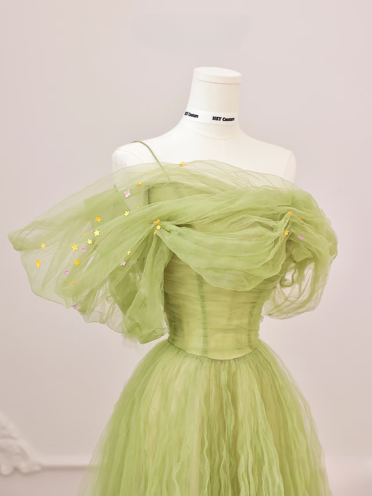 Robe de bal élégante en tulle vert, coupe trapèze, épaules dénudées, longue au sol, inspiration robes de bal, robe de remise de diplôme, AU002