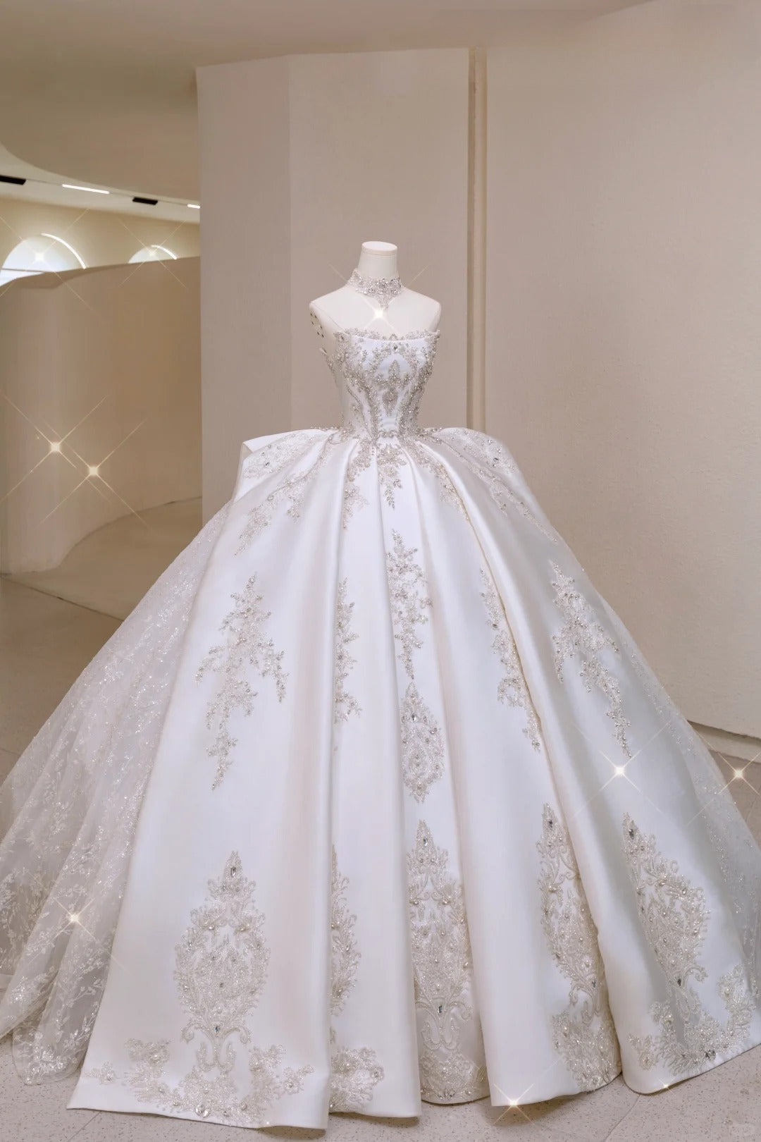 Classic Ball Gown Strapless Sleeveless White Fitted Corset Long Satin Wedding Dress Bride Gowns Wedding Dresses AU002