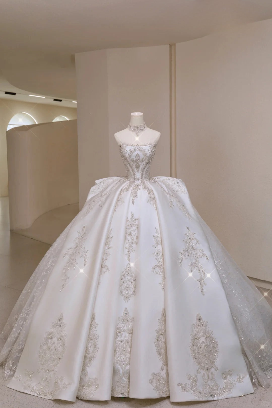 Classic Ball Gown Strapless Sleeveless White Fitted Corset Long Satin Wedding Dress Bride Gowns Wedding Dresses AU002