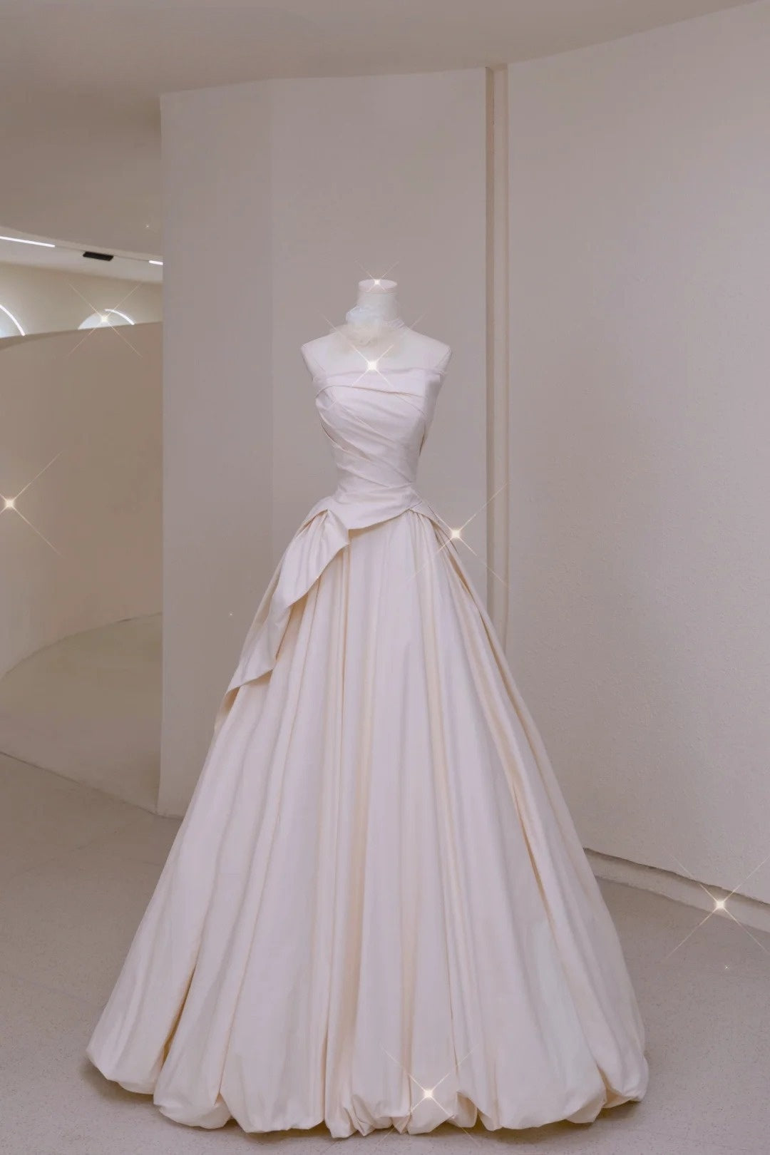 Elegant Ball Gown Strapless Fitted Corset Ruffles Satin Wedding Dress Bride Gowns Wedding Dresses AU003