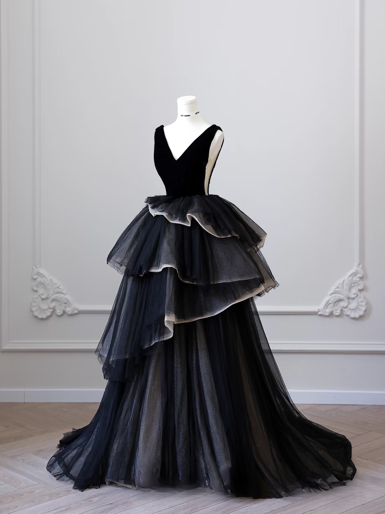 Elegant Ball Gown V Neck Sleeveless Black Tulle Floor Length Prom Dress Inspiration Ideas Prom Inspo Dresses Graduation Dress AU004