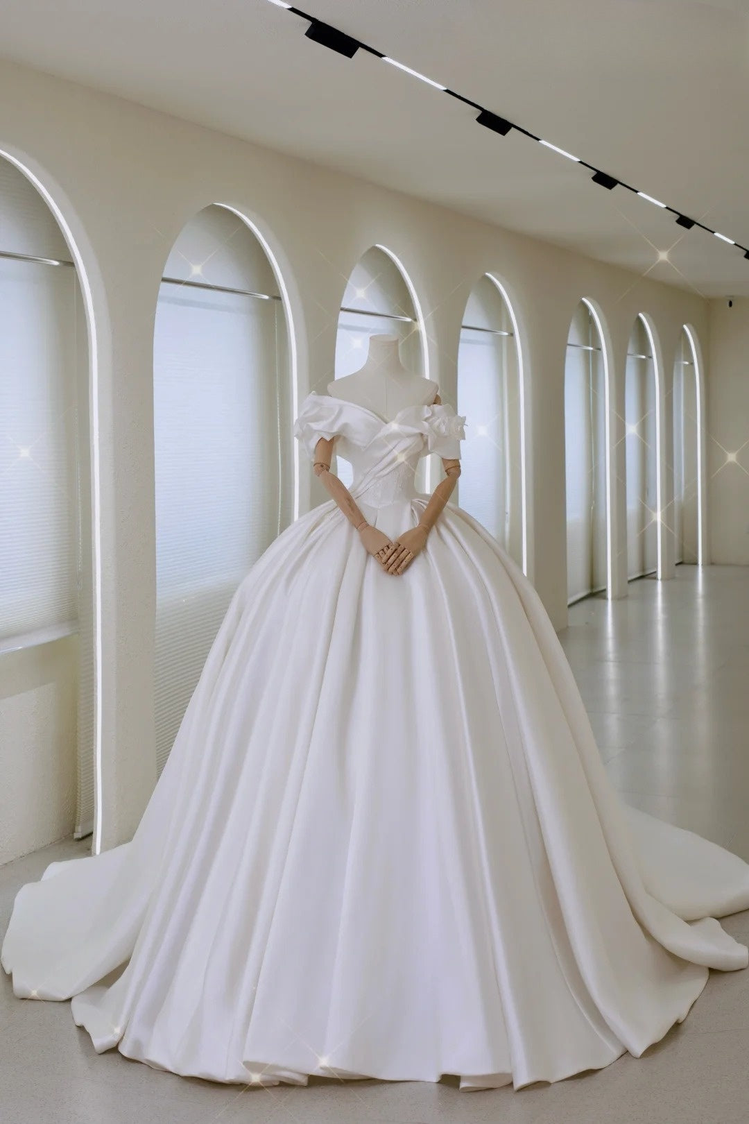 Classic Ball Gown Off The Shoulder White Fitted Long Satin Wedding Dress Bride Gowns Wedding Dresses AU006