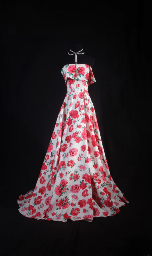 Bezauberndes, trägerloses, langes A-Linien-Abendkleid aus rosa Satin mit Blumenmuster – Inspiration für Ball und Party AU006