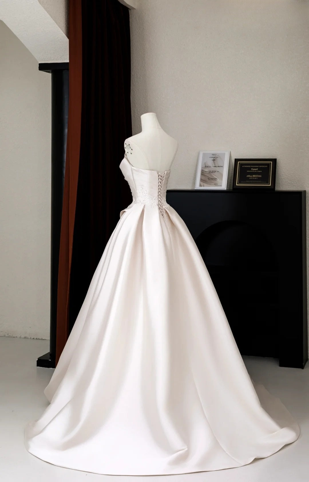 Robe de mariée fantaisie en satin, sans bretelles, longue et ajustée, style bal de promo, AU007