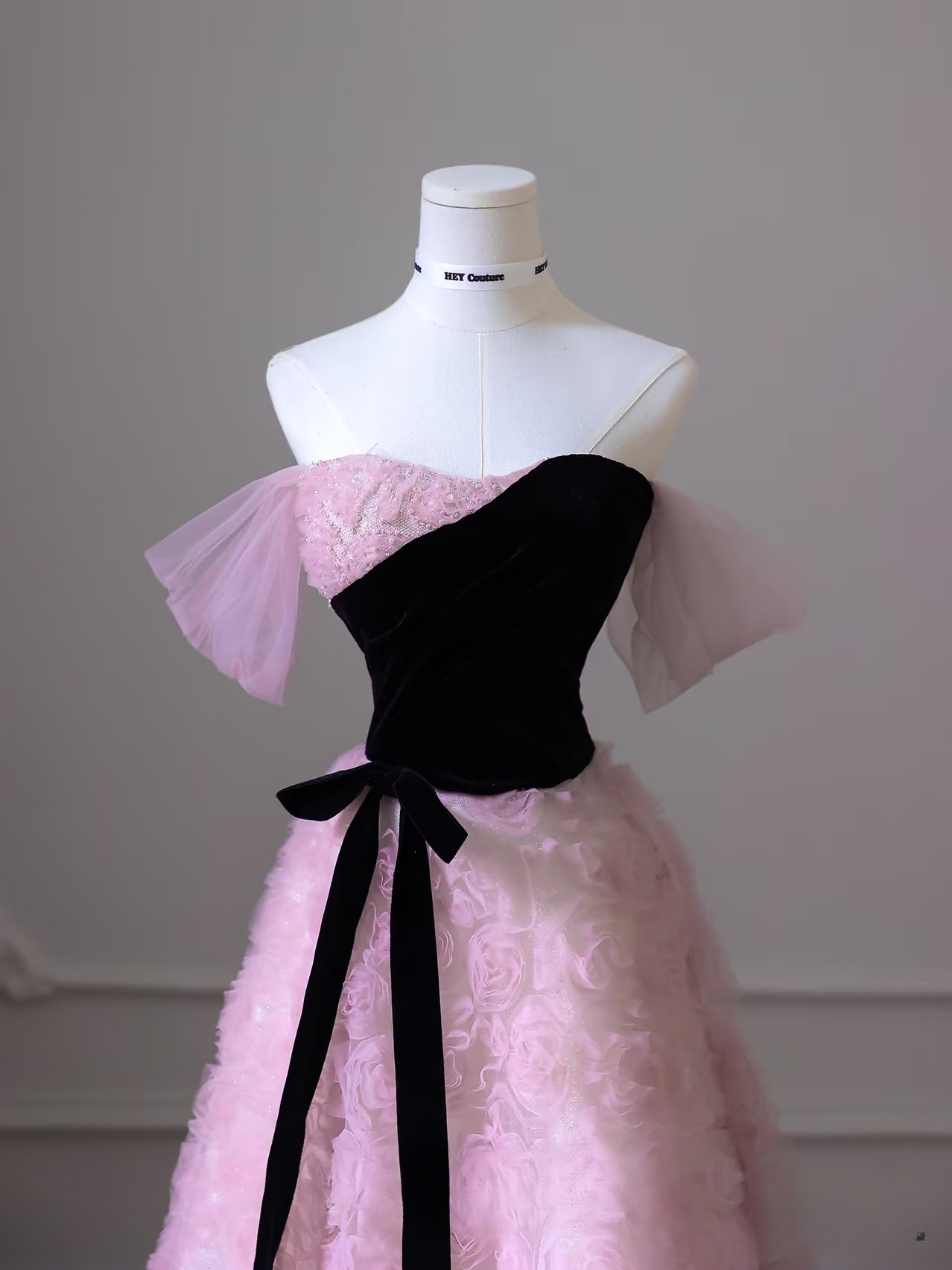 Robe de bal élégante, coupe trapèze, sans manches, en tulle rose, longueur au sol, motif floral, inspiration pour une robe de remise de diplôme, AU011