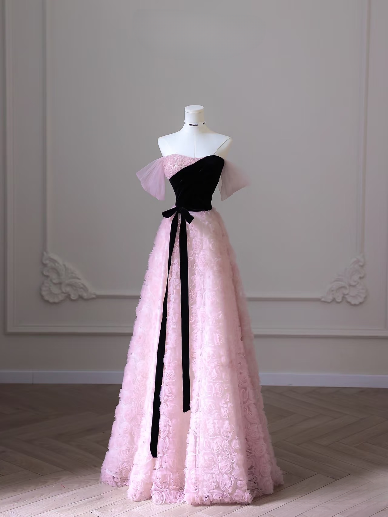Robe de bal élégante, coupe trapèze, sans manches, en tulle rose, longueur au sol, motif floral, inspiration pour une robe de remise de diplôme, AU011
