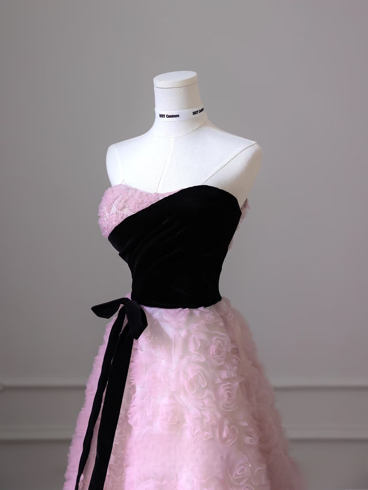 Robe de bal élégante, coupe trapèze, sans manches, en tulle rose, longueur au sol, motif floral, inspiration pour une robe de remise de diplôme, AU011
