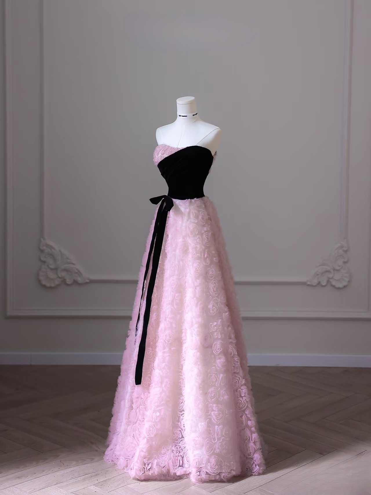 Robe de bal élégante, coupe trapèze, sans manches, en tulle rose, longueur au sol, motif floral, inspiration pour une robe de remise de diplôme, AU011