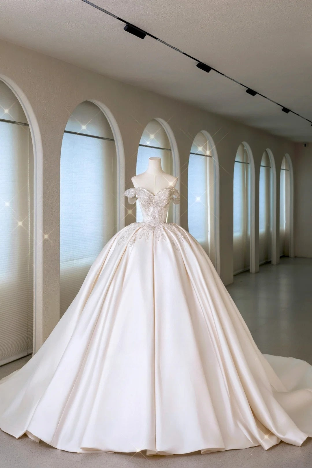Whimsical Ball Gown Off The Shoulder Satin Fitted Long Lace Wedding Dress Bride Gowns Wedding Dresses AU013