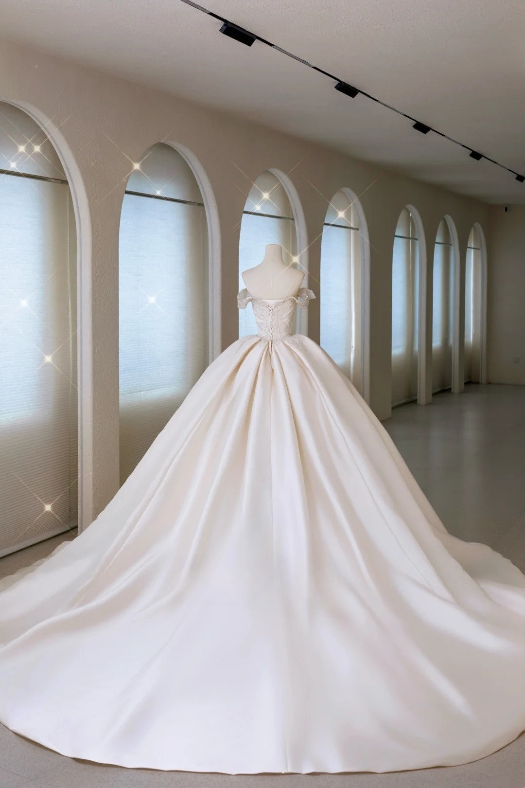 Whimsical Ball Gown Off The Shoulder Satin Fitted Long Lace Wedding Dress Bride Gowns Wedding Dresses AU013