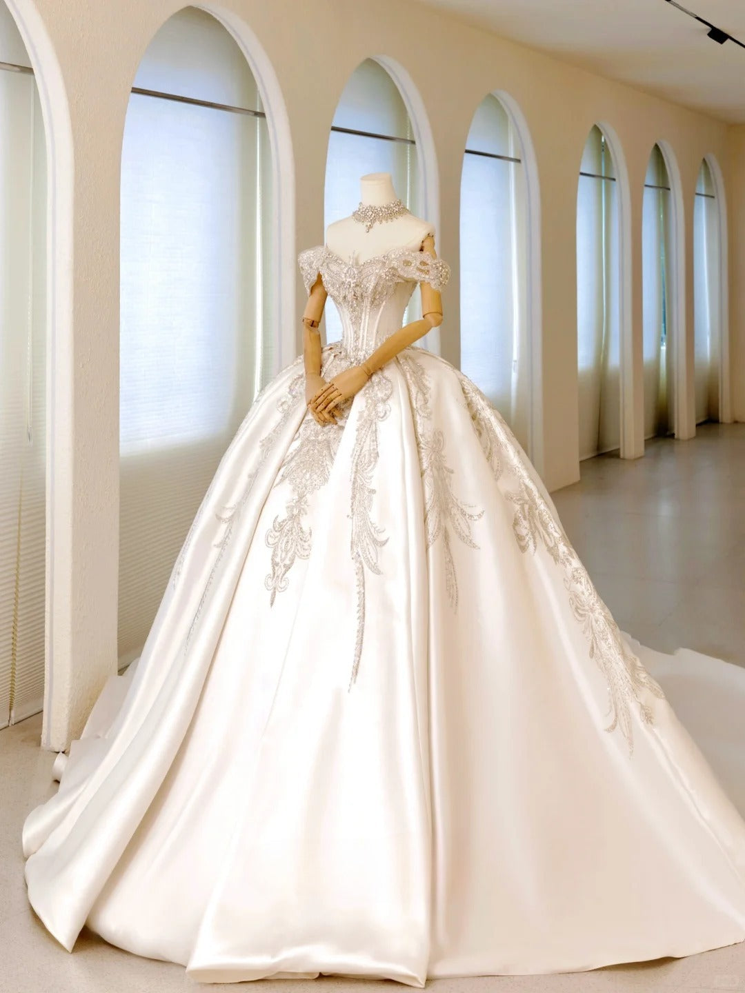 Luxury Women's Ball Gown Off The Shoulder With Beaded Appliqued White Satin Sweep Train Wedding Dresses AU017