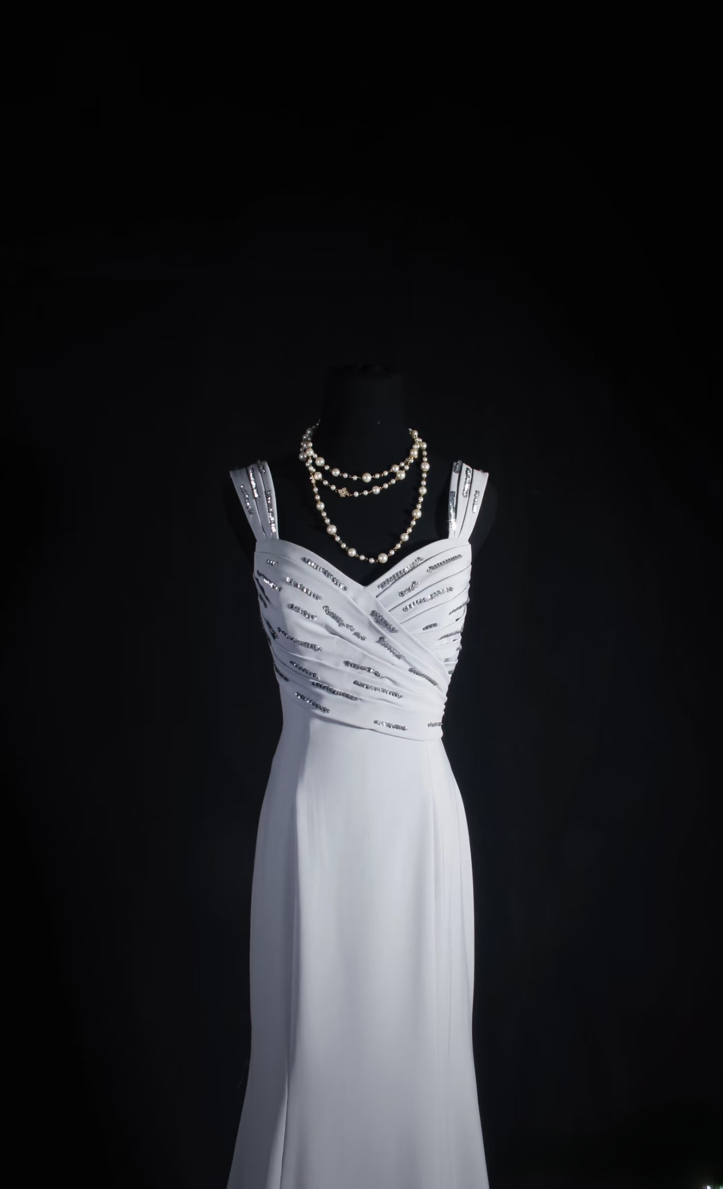 Robe de bal longue vintage sirène gris argenté, inspiration années 80, en satin, référence AU017