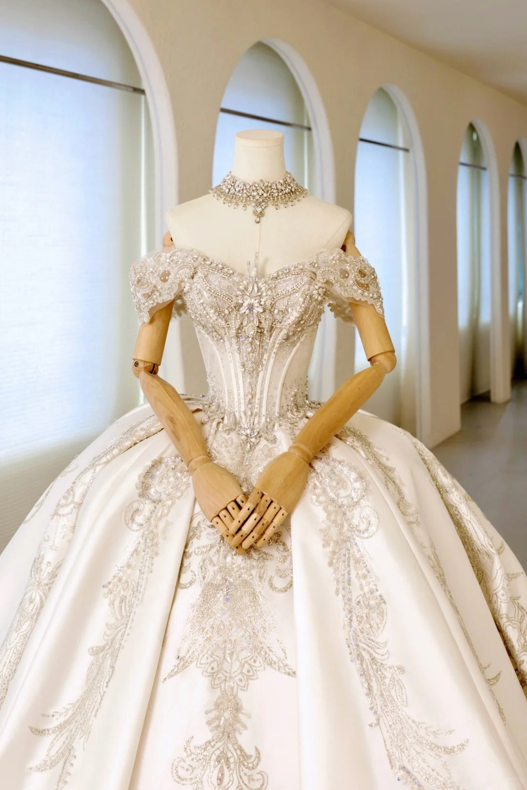 Luxury Women's Ball Gown Off The Shoulder With Beaded Appliqued White Satin Sweep Train Wedding Dresses AU017