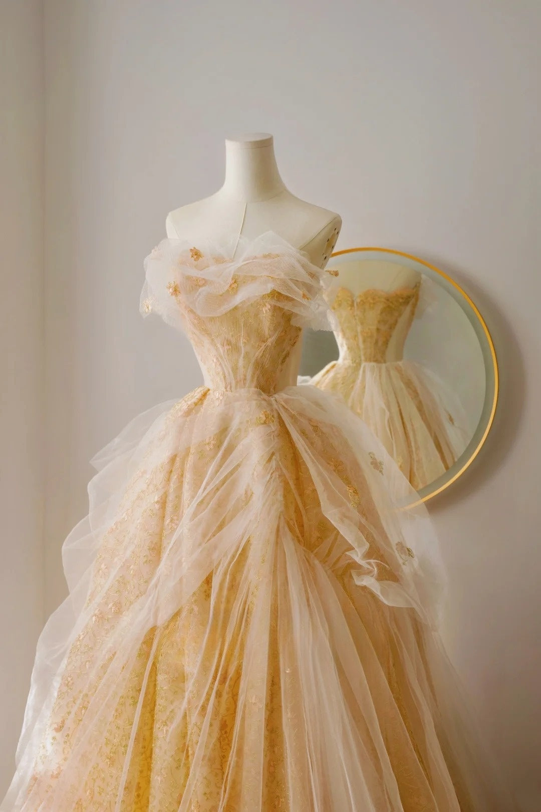 Robe de bal élégante sans bretelles jaune, longueur au sol, en tulle, tenue de soirée, tenue d'anniversaire, robe de bal AU020