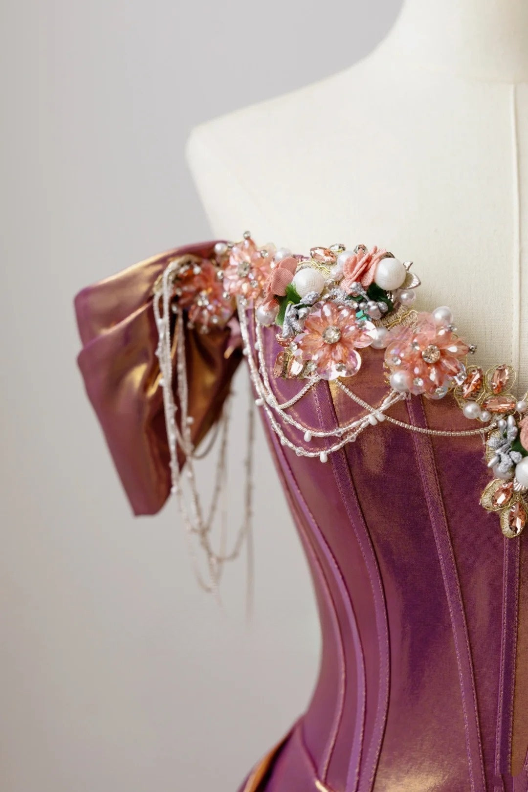 Robe de soirée sirène modeste à épaules dénudées en satin avec fleurs et perles, robe longue de soirée, tenue de remise de diplôme, AU021