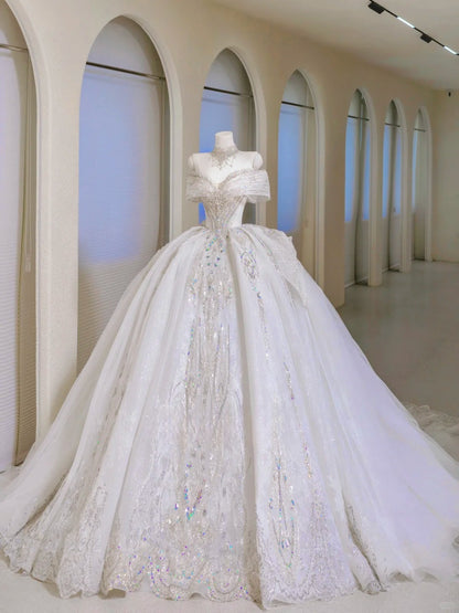 Robe de bal romantique pour femme, épaules dénudées, manches courtes en dentelle blanche et tulle ornées d'appliqués, traîne balayée, modèle AU023