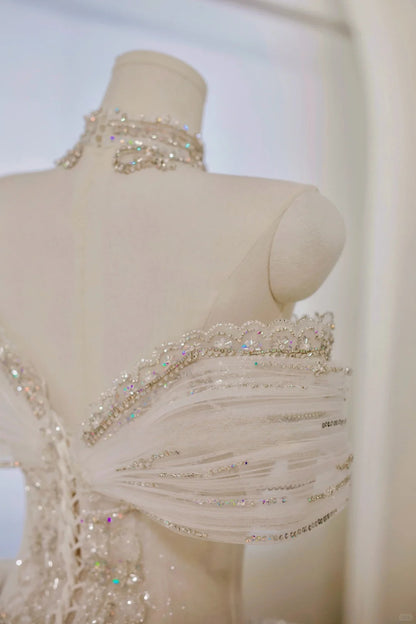 Robe de bal romantique pour femme, épaules dénudées, manches courtes en dentelle blanche et tulle ornées d'appliqués, traîne balayée, modèle AU023