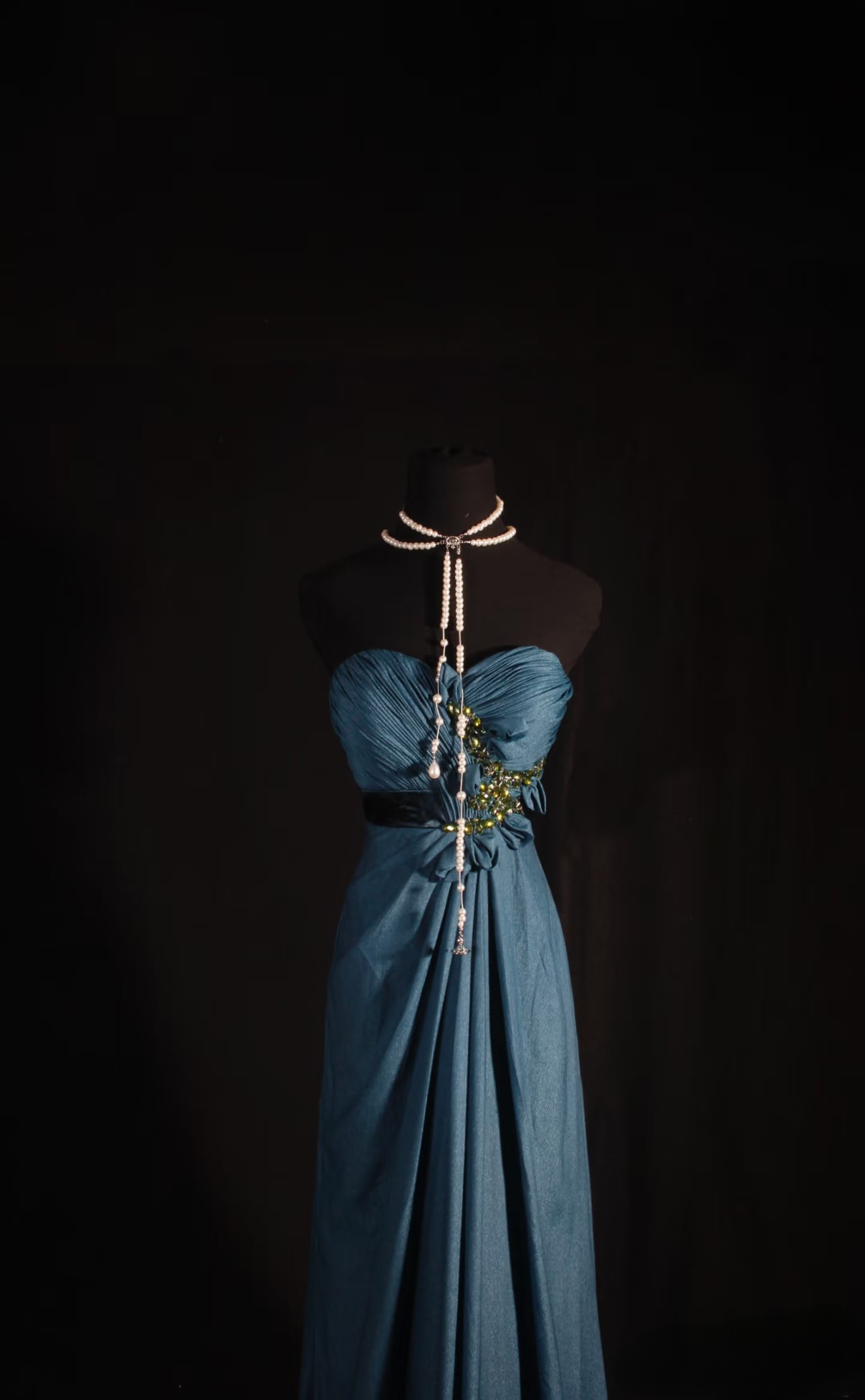Robe de bal rétro coupe trapèze bleu marine bustier cœur années 80 avec perles dorées, mousseline, robe de soirée longue vintage AU024