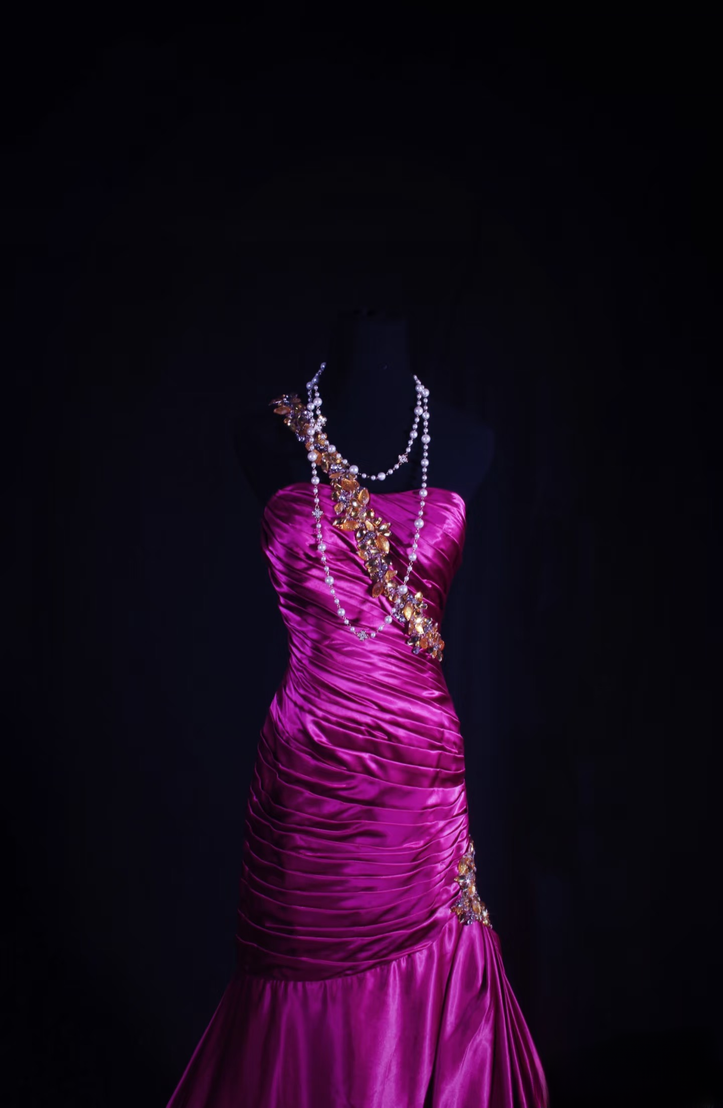 Robe de bal rétro sirène asymétrique fuchsia en satin perlé style vintage, robe de soirée longue AU028